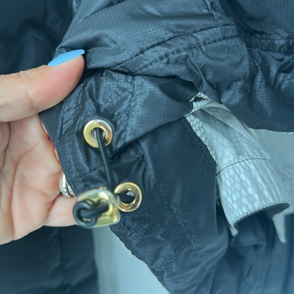 Bogner black ski jacket with lamb fur removable collar and suede fringe XS $2200 - Picture 14 of 16